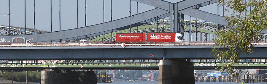 LKW der Bruno Schmidt Spedition auf den Hamburger Elbbrücken